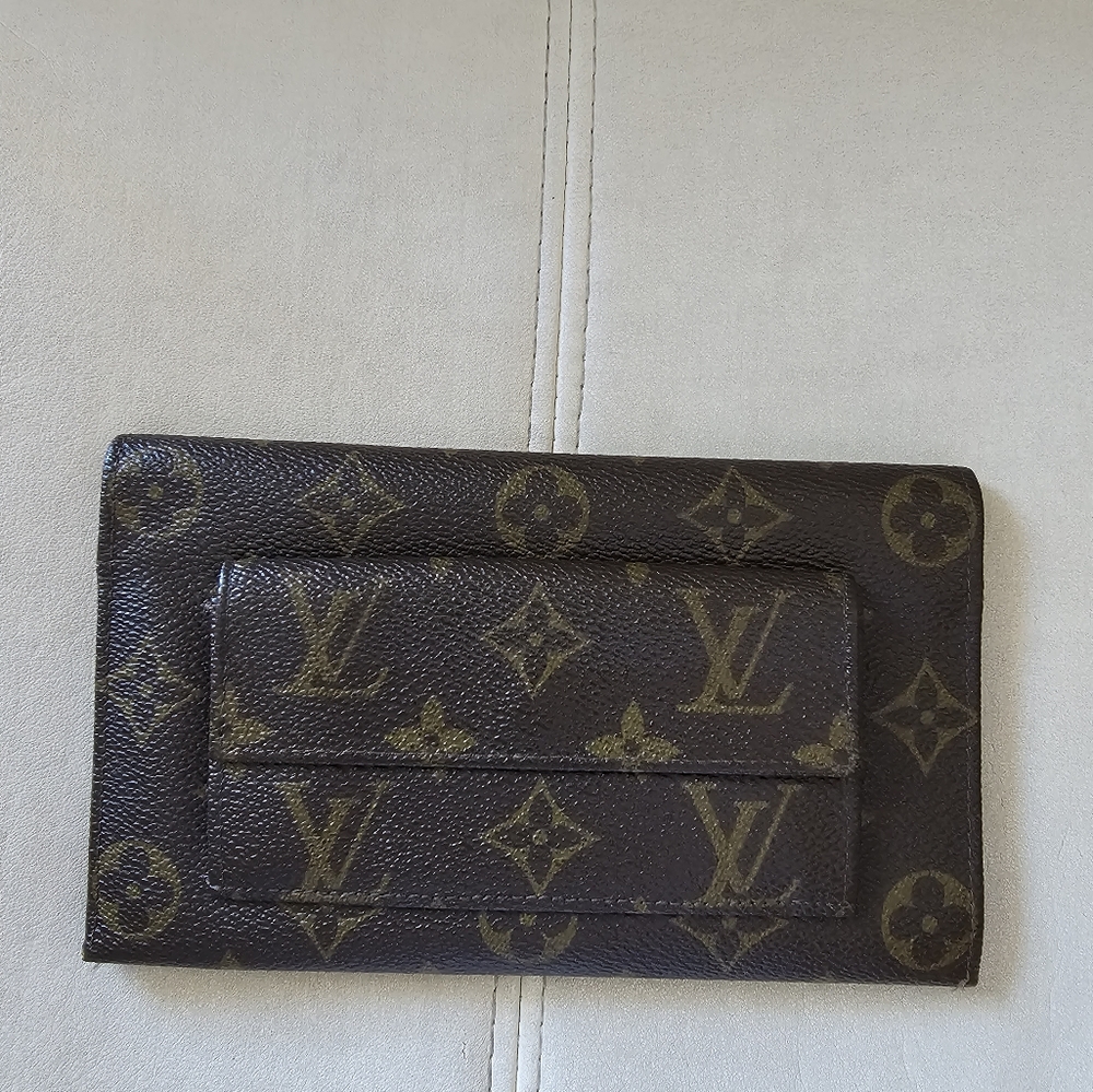 LOUIS VUITTON Checkbook - Picture 2 of 12